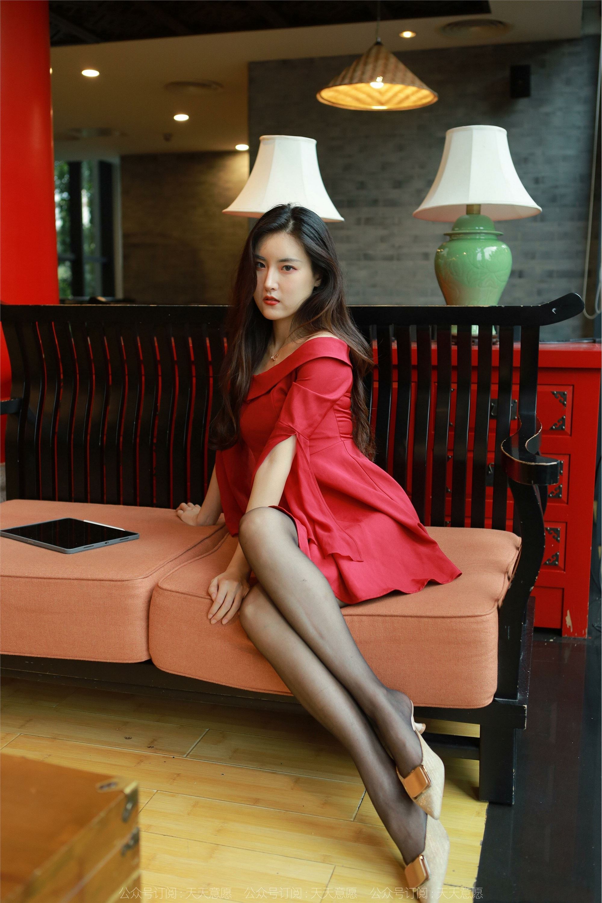 IESS异思趣向  2022.05.08 丝享家 1082：小宝《红裙女神》